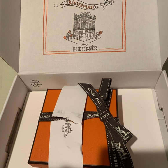 Authentic brand new PM Hermes fashionable bracelet with dust bag, box,ribbon - Picture 13 of 16